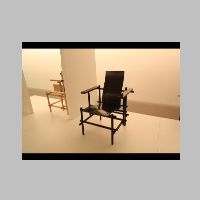 Gerrit Thomas Rietveld (1888-1964) -  Armlehnstuhl, 1924, photo Heinz Theuerkauf.jpg